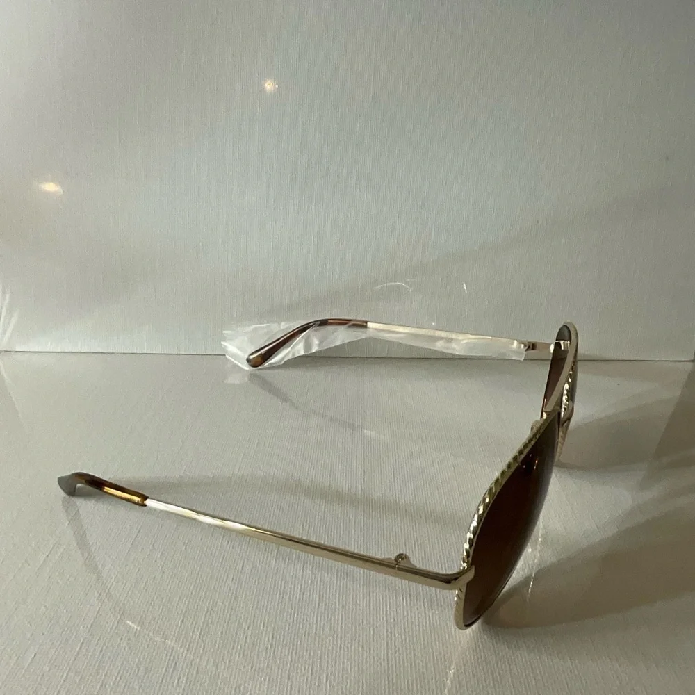 Elegant Gold and Brown Sunglasses